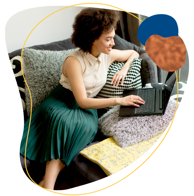 Woman on a couch with her laptop (1)